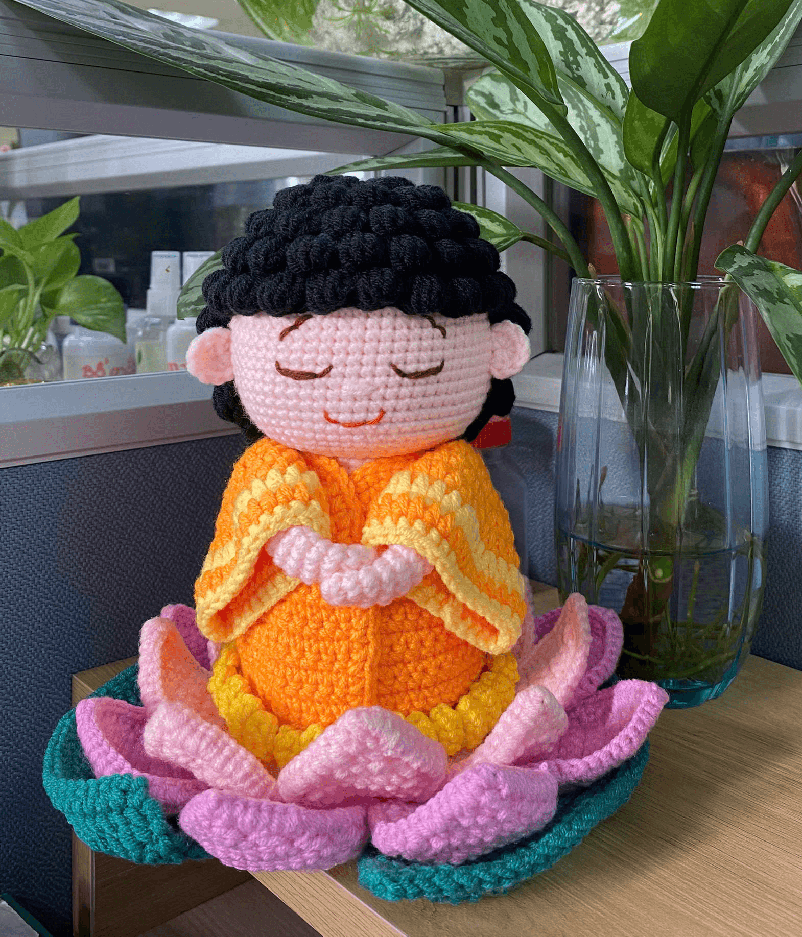 Phật thiền tọa đài sen tím